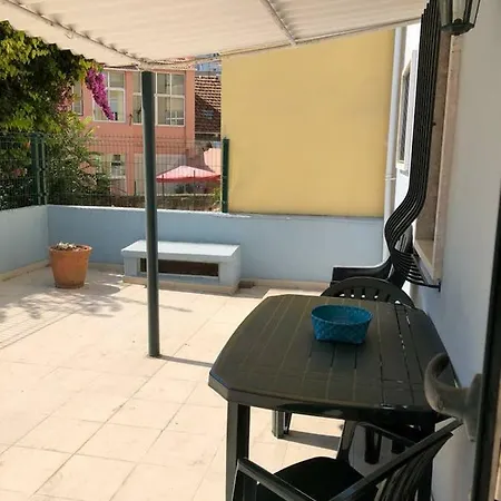 Grandmommy's House - Traditional And Comfy Lisboan Appartement